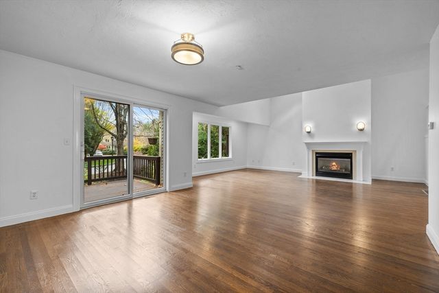 606 Wisteria Way 606, Wayland, MA 01778