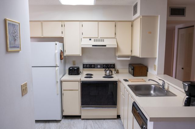 14896 Bal Moral Lane 104, Delray Beach, FL 33446