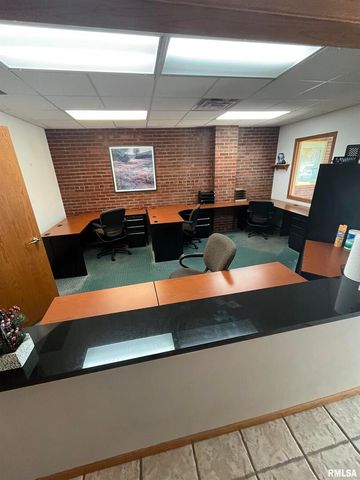 1711 5TH Avenue, Moline, IL 61265