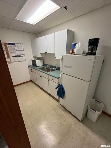 1711 5TH Avenue, Moline, IL 61265