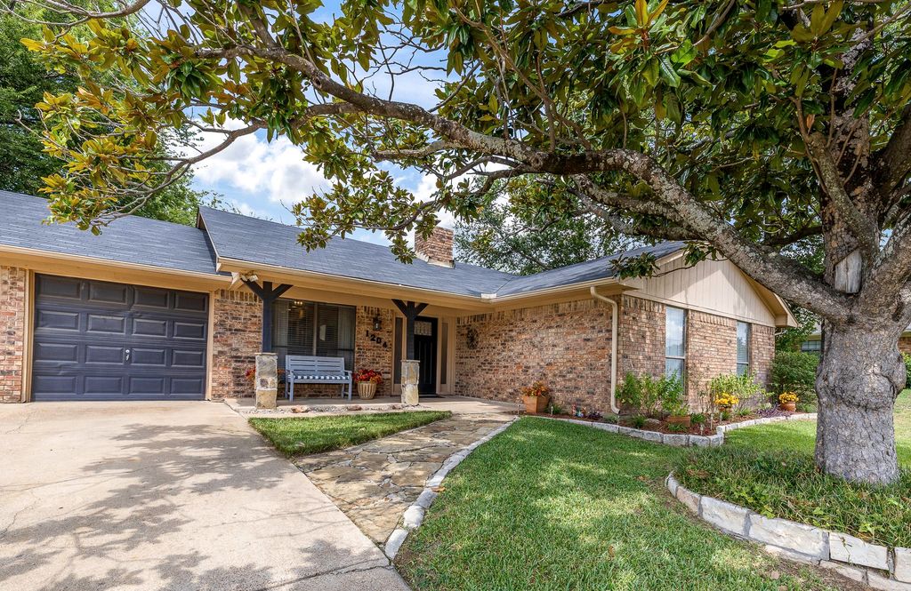 1204 Kay Drive, Weatherford, TX 76086