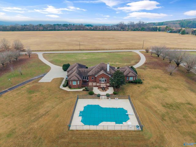 510 Hurricane Creek Road, Gurley, AL 35748