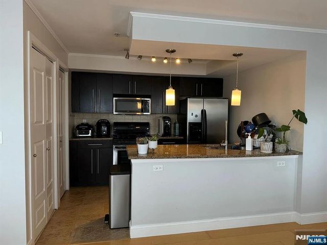 125 70th Street 4D, Guttenberg, NJ 07093