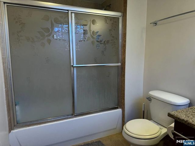 125 70th Street 4D, Guttenberg, NJ 07093