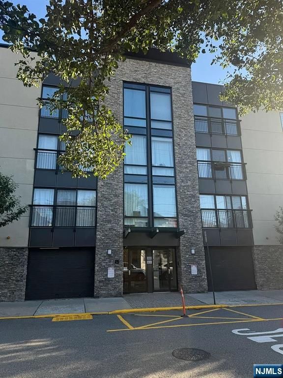 125 70th Street 4D, Guttenberg, NJ 07093