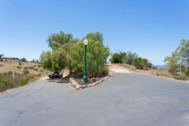 3020 RED MOUNTAIN HEIGHTS, Fallbrook, CA 92028