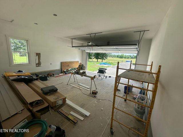 238 Thacker Rd, Grimsley, TN 38565