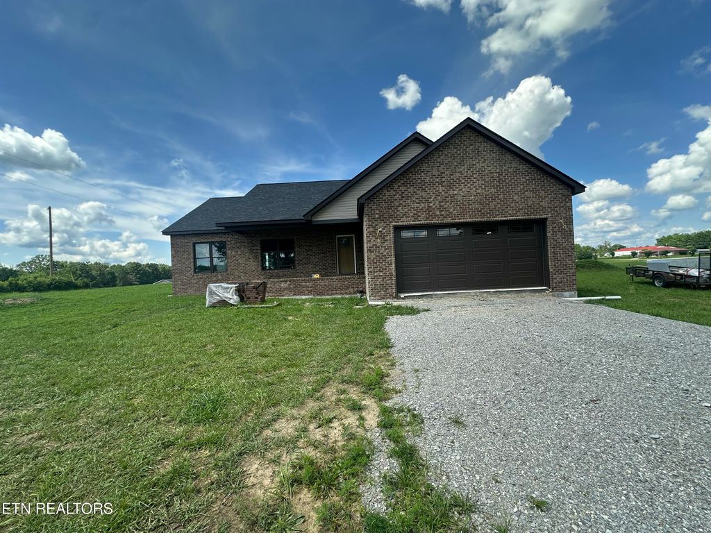 238 Thacker Rd, Grimsley, TN 38565