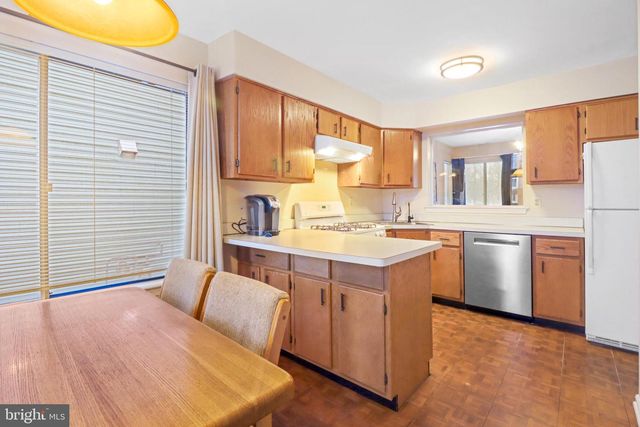 98 WINCHESTER DR, Hightstown, NJ 08520