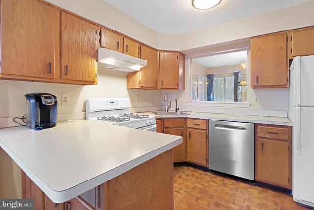 98 WINCHESTER DR, Hightstown, NJ 08520