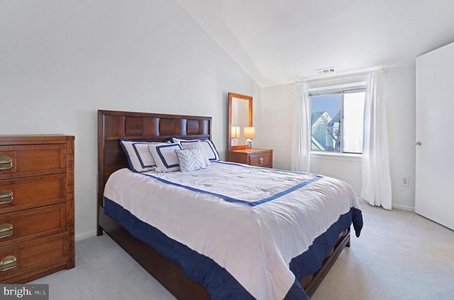 98 WINCHESTER DR, Hightstown, NJ 08520