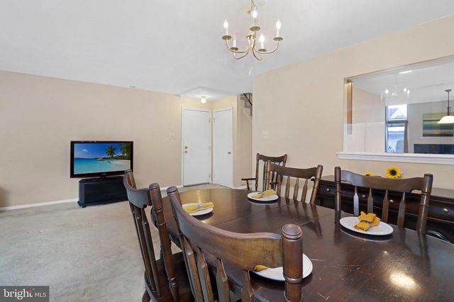 98 WINCHESTER DR, Hightstown, NJ 08520