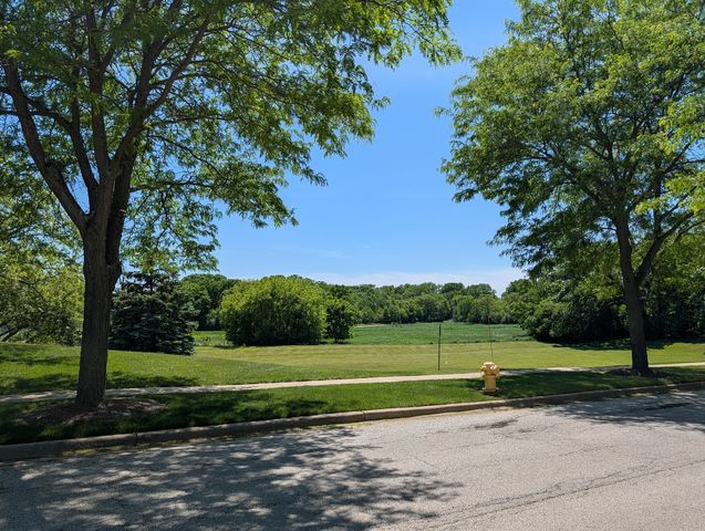 615 Wood Creek Drive, Antioch, IL 60002