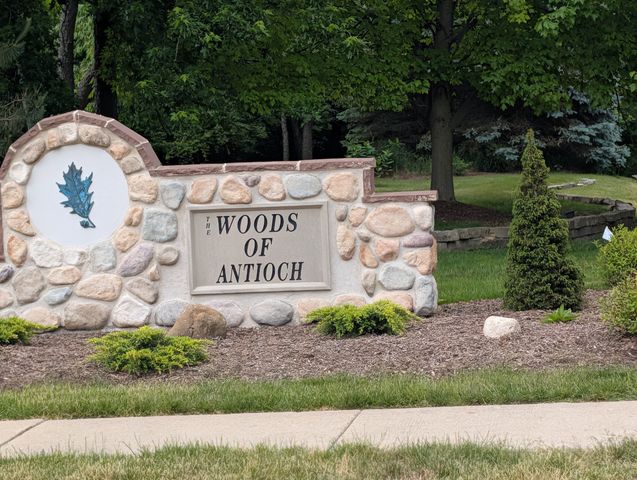 615 Wood Creek Drive, Antioch, IL 60002