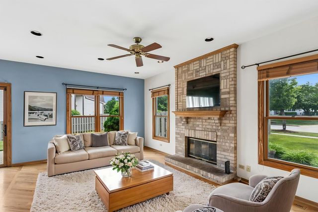 615 Wood Creek Drive, Antioch, IL 60002