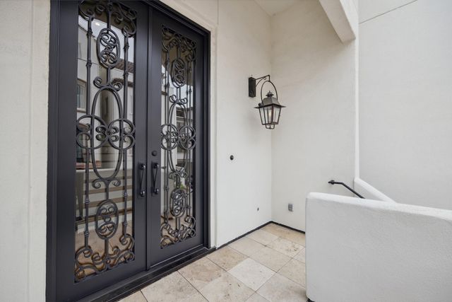 114 Calle Catalina Place, Houston, TX 77007