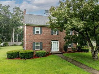 27 Mountain View St, Westfield, MA 01085