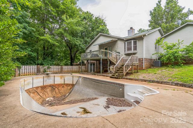 1713 Poe Circle, Hickory, NC 28601