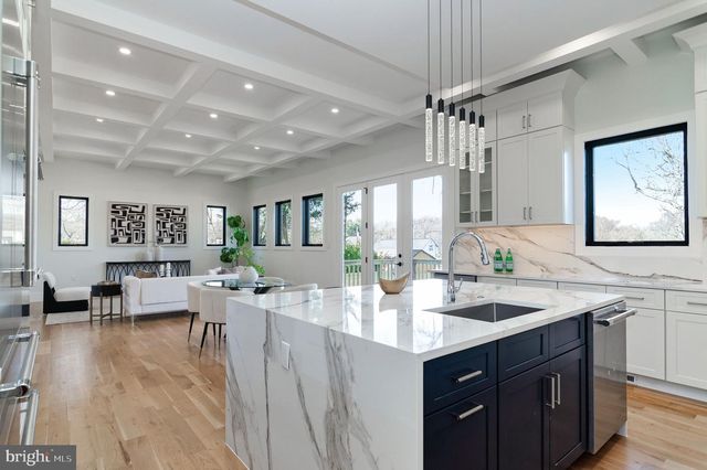 6818 BARRETT RD, Falls Church, VA 22042