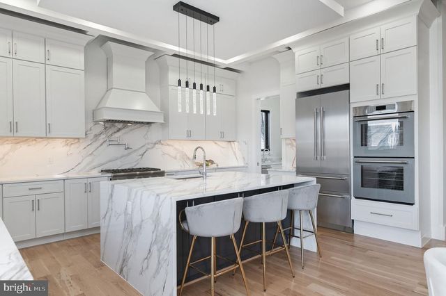 6818 BARRETT RD, Falls Church, VA 22042