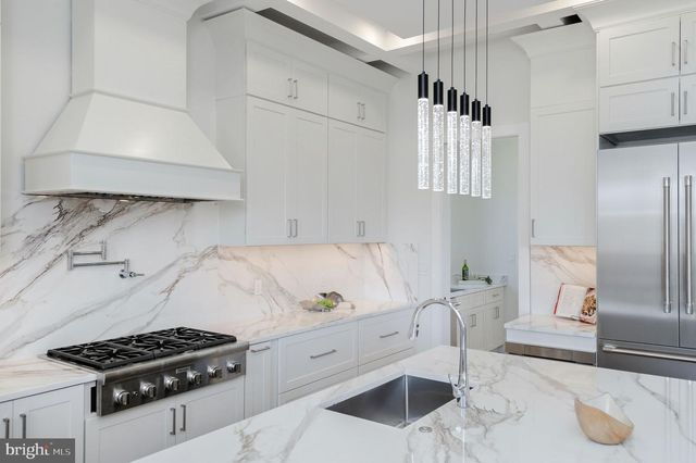 6818 BARRETT RD, Falls Church, VA 22042