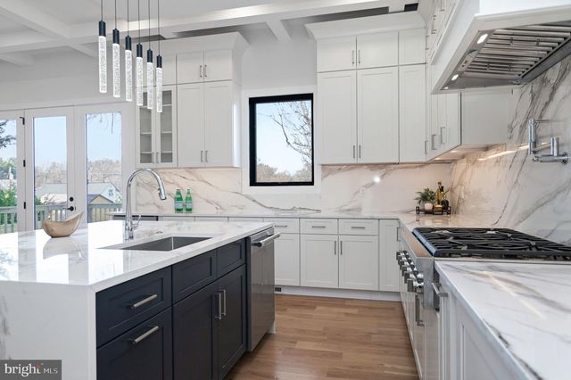 6818 BARRETT RD, Falls Church, VA 22042