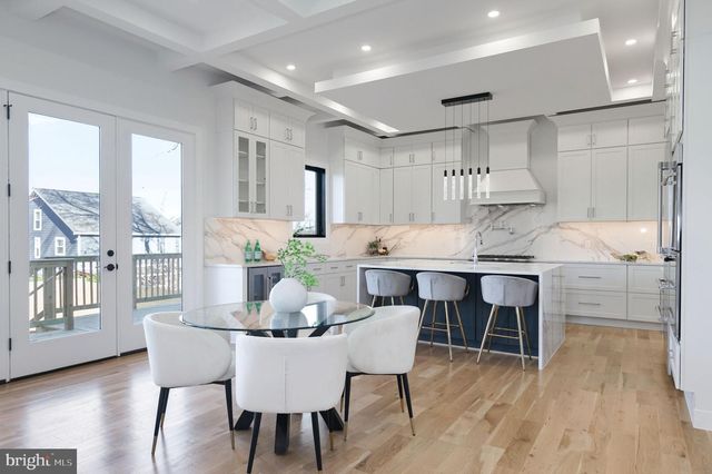 6818 BARRETT RD, Falls Church, VA 22042