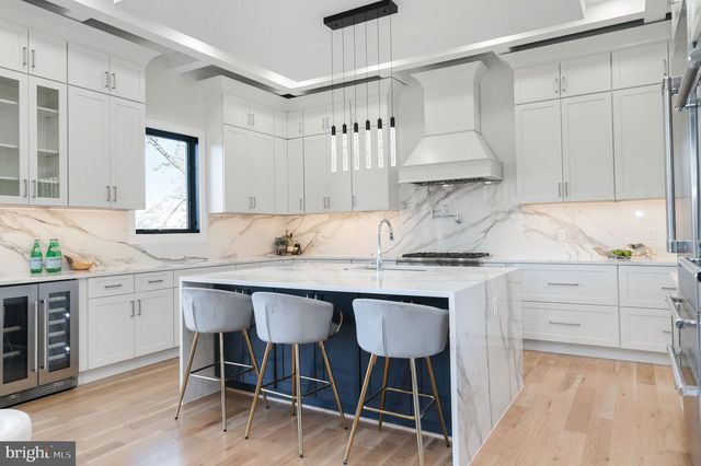 6818 BARRETT RD, Falls Church, VA 22042