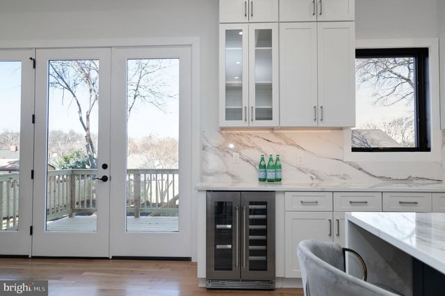 6818 BARRETT RD, Falls Church, VA 22042