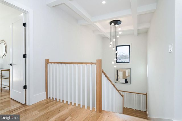 6818 BARRETT RD, Falls Church, VA 22042