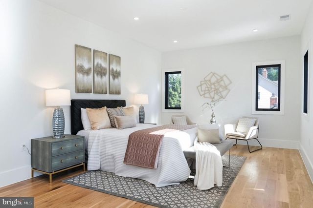 6818 BARRETT RD, Falls Church, VA 22042