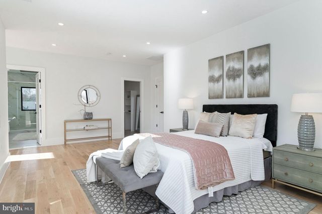 6818 BARRETT RD, Falls Church, VA 22042