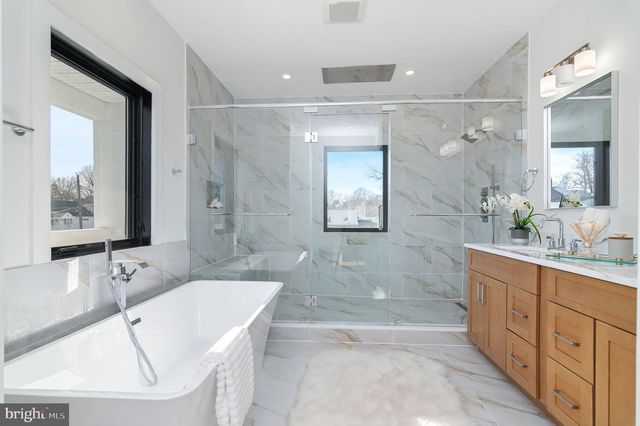 6818 BARRETT RD, Falls Church, VA 22042