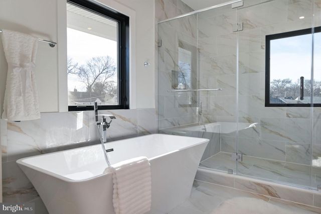 6818 BARRETT RD, Falls Church, VA 22042