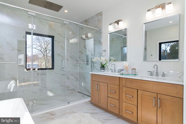 6818 BARRETT RD, Falls Church, VA 22042