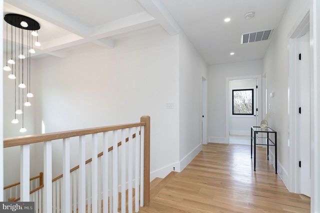 6818 BARRETT RD, Falls Church, VA 22042