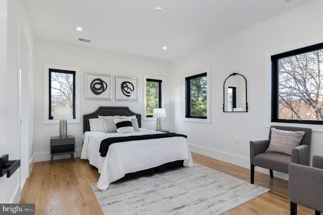 6818 BARRETT RD, Falls Church, VA 22042