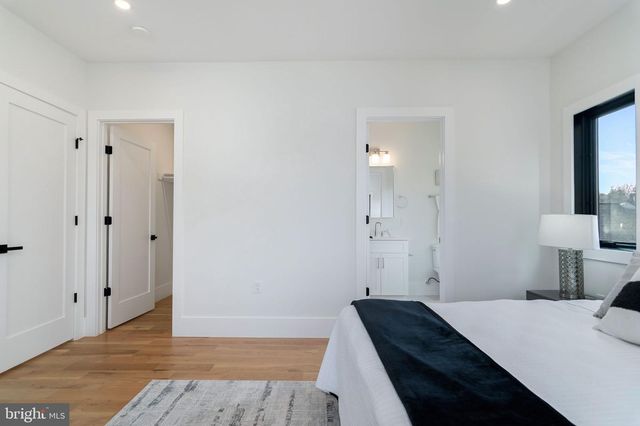 6818 BARRETT RD, Falls Church, VA 22042