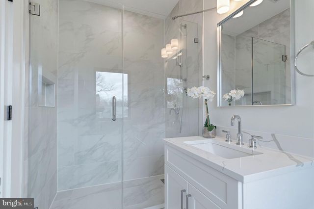 6818 BARRETT RD, Falls Church, VA 22042