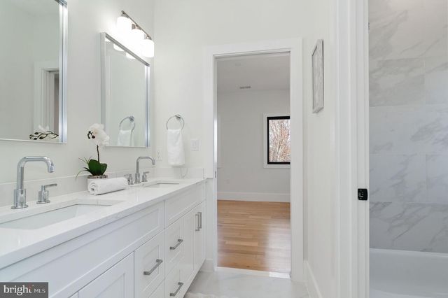 6818 BARRETT RD, Falls Church, VA 22042