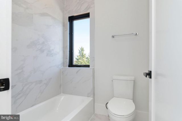 6818 BARRETT RD, Falls Church, VA 22042