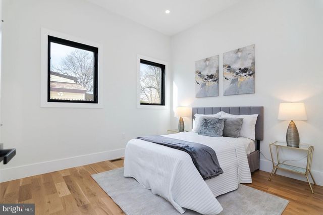 6818 BARRETT RD, Falls Church, VA 22042