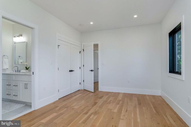 6818 BARRETT RD, Falls Church, VA 22042