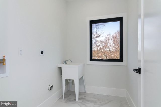 6818 BARRETT RD, Falls Church, VA 22042