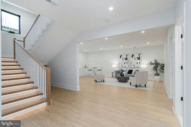 6818 BARRETT RD, Falls Church, VA 22042