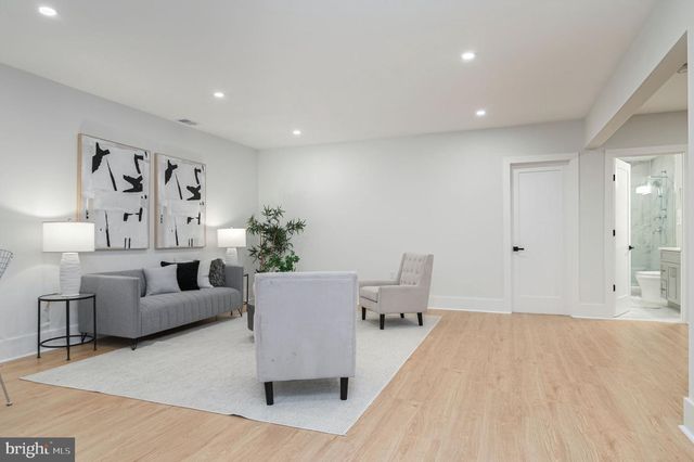 6818 BARRETT RD, Falls Church, VA 22042