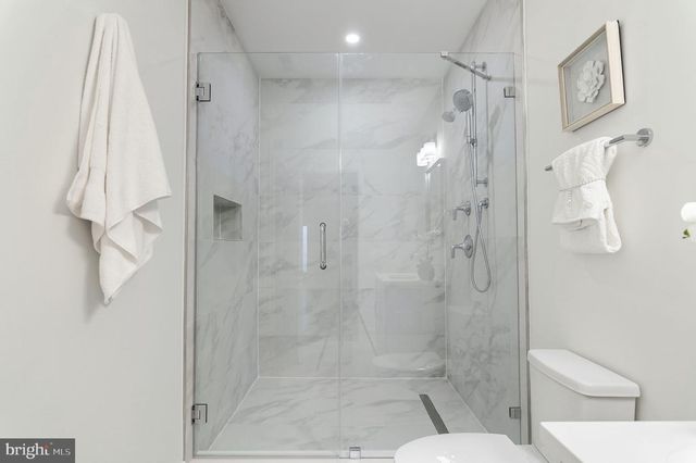 6818 BARRETT RD, Falls Church, VA 22042