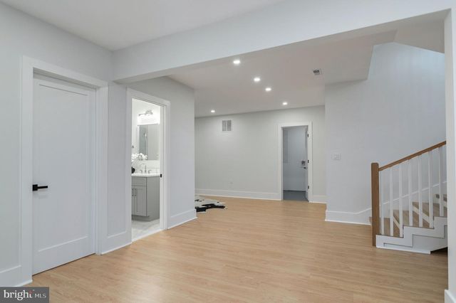 6818 BARRETT RD, Falls Church, VA 22042