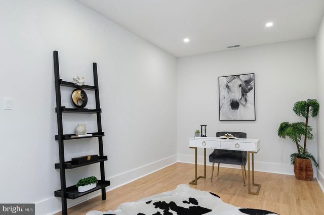 6818 BARRETT RD, Falls Church, VA 22042