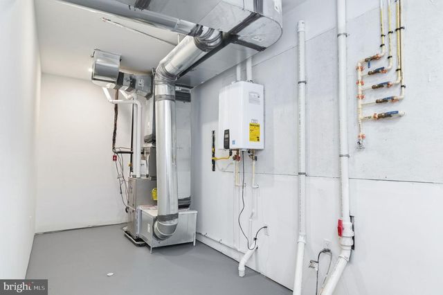 6818 BARRETT RD, Falls Church, VA 22042